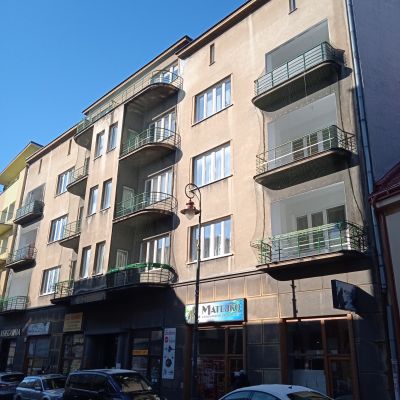 Kamienica przy ul. Jagiellońskiej 12 wsp&oacute;łcześnie, widok od strony wschodniej. Zdjęcie ze zbior&oacute;w Biura Miejskiego Konserwatora Zabytk&oacute;w UM Rzeszowa